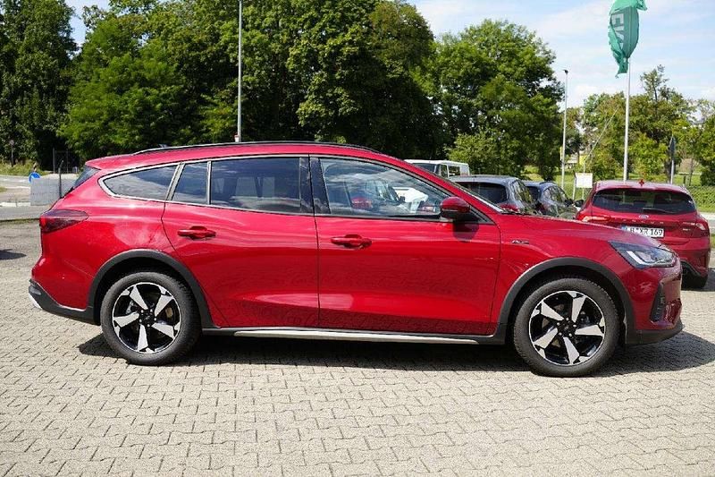 Gebraucht Ford Focus Active X 116 PS (85 kW) 2024 Fantastic red tc Kombi