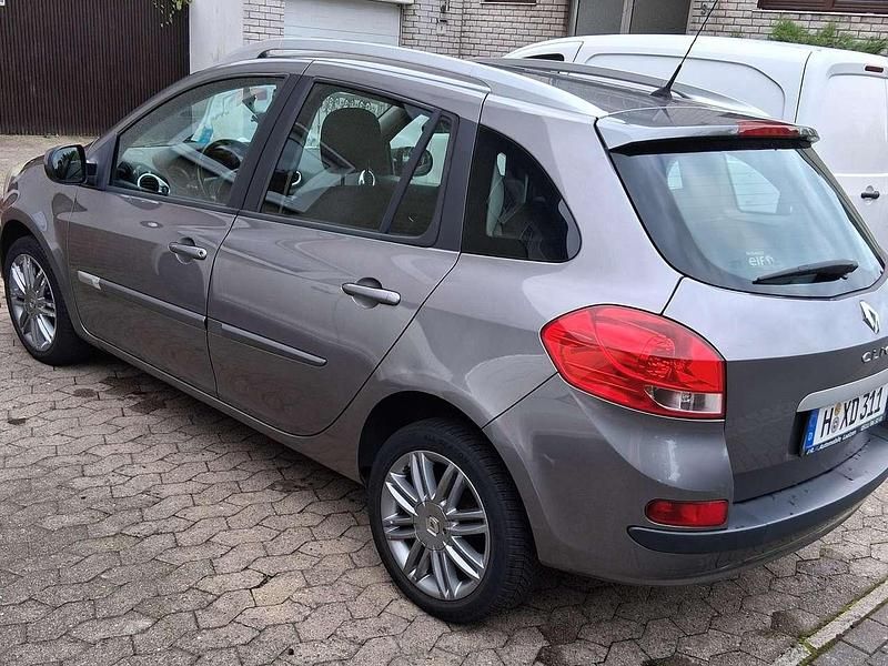 Gebraucht Renault Clio GrandTour Dynamique 75 PS (55 kW) 2012 Grau Kombi