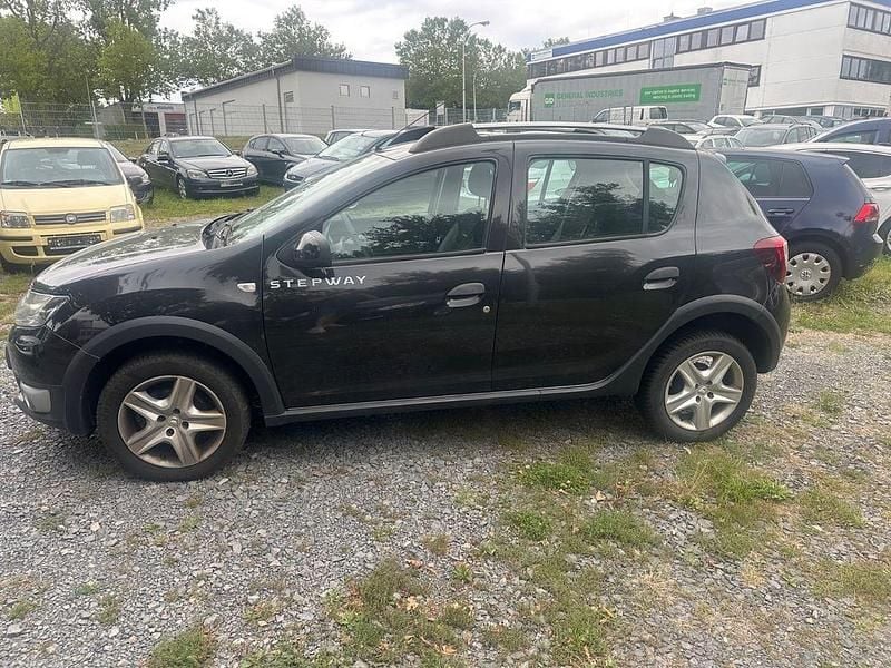Gebraucht Dacia Sandero Stepway Ambiance 90 PS (66 kW) 2016 Schwarz Kleinwagen
