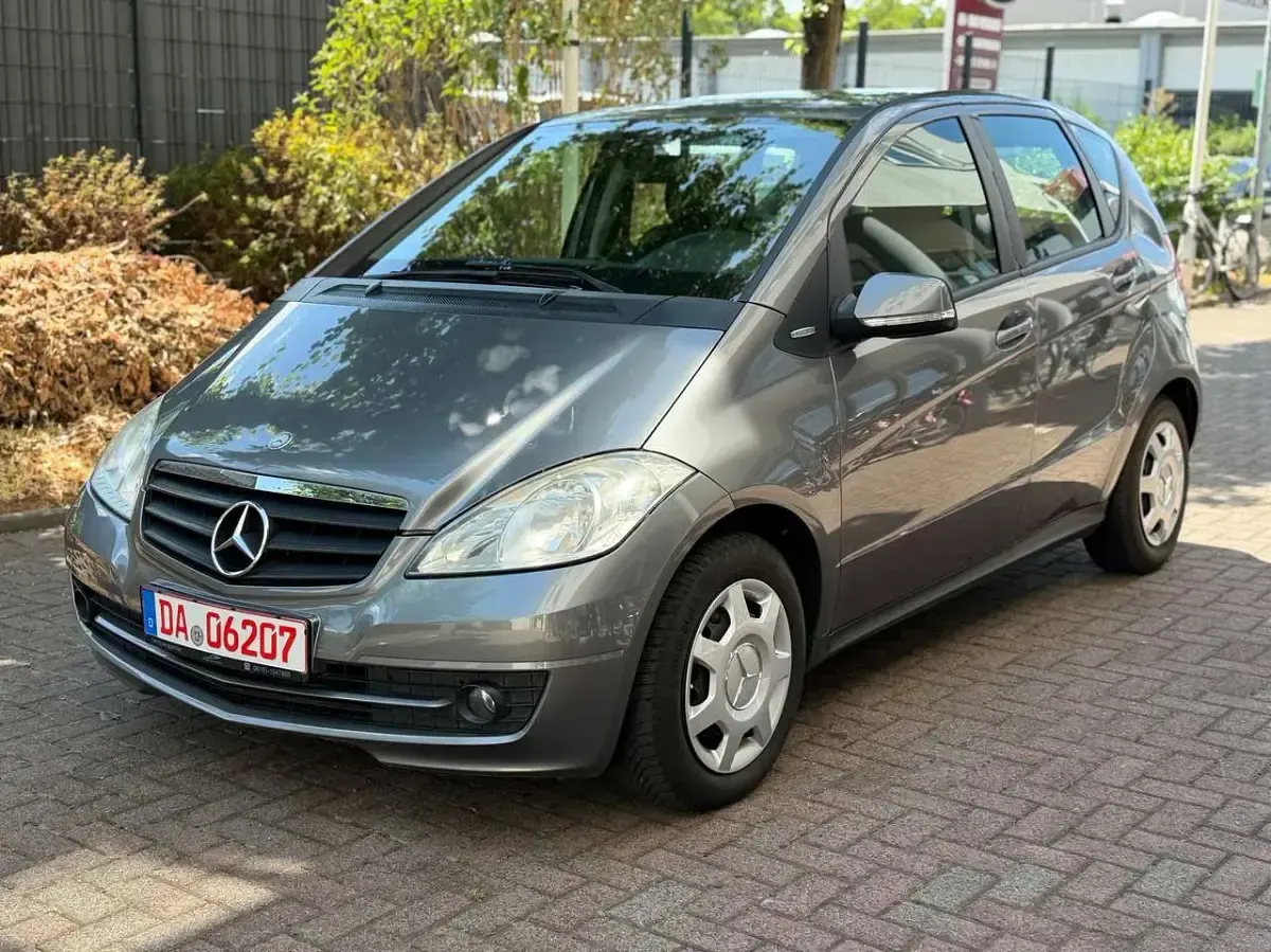 Gebraucht Mercedes A160 95 PS (69 kW) 2011 Mountaingrau  met. Kleinwagen