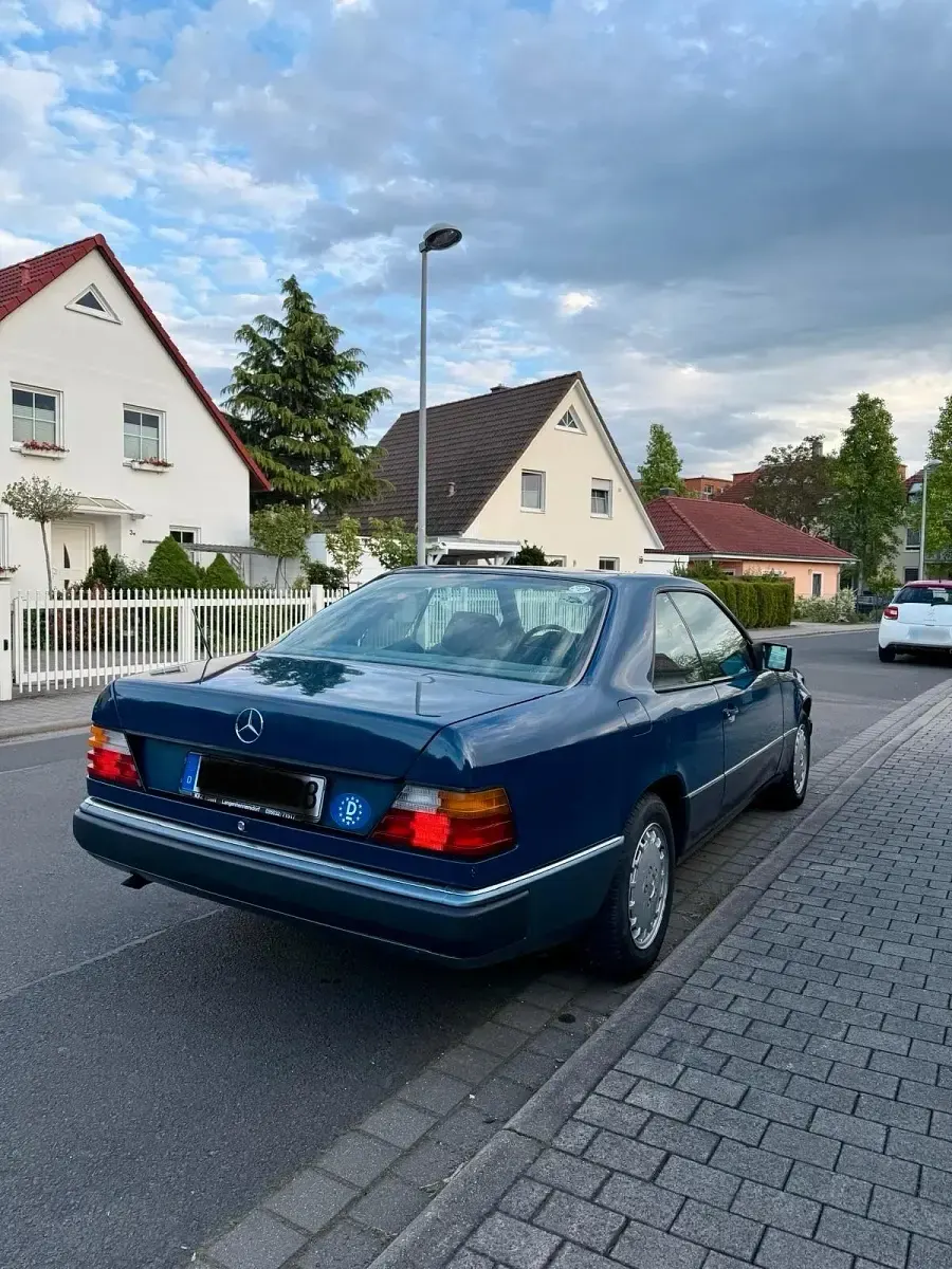 Gebraucht Mercedes 230 136 PS (100 kW) 1990 Blau Coupé