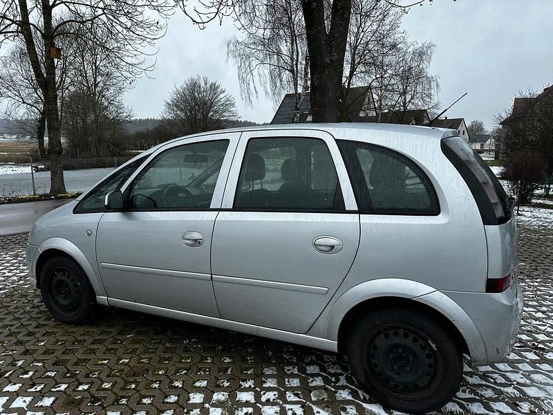 Gebraucht Opel Meriva 100 PS (73 kW) 2009 Silber Van / Kleinbus