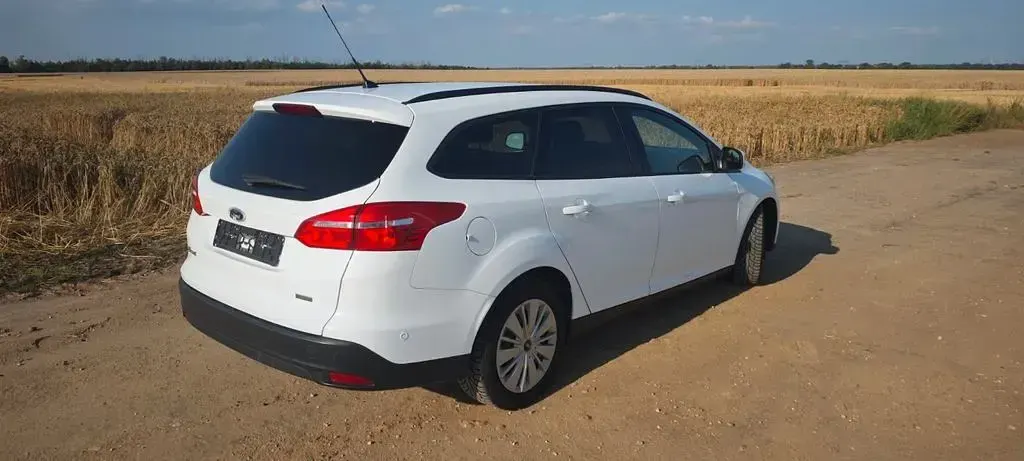 Gebraucht Ford Focus Trend 125 PS (91 kW) 2015 Weiß Limousine