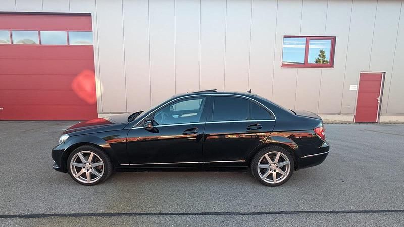 Schwarz Gebraucht 2013 Mercedes C220 Avantgarde Limousine | 11.500 € (Fairer Preis) - Bild 1/4
