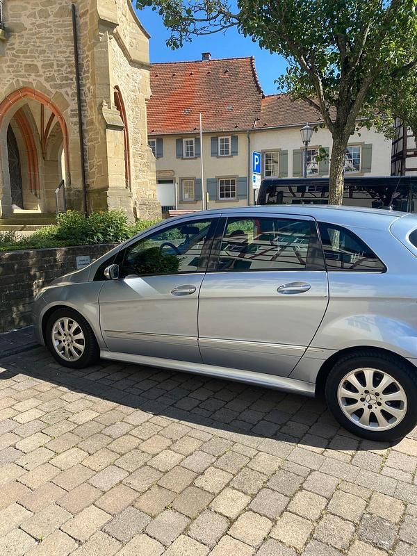 Silber Gebraucht 2006 Mercedes B180 Van / Kleinbus | 3.500 € (Fairer Preis) - Bild 1/4