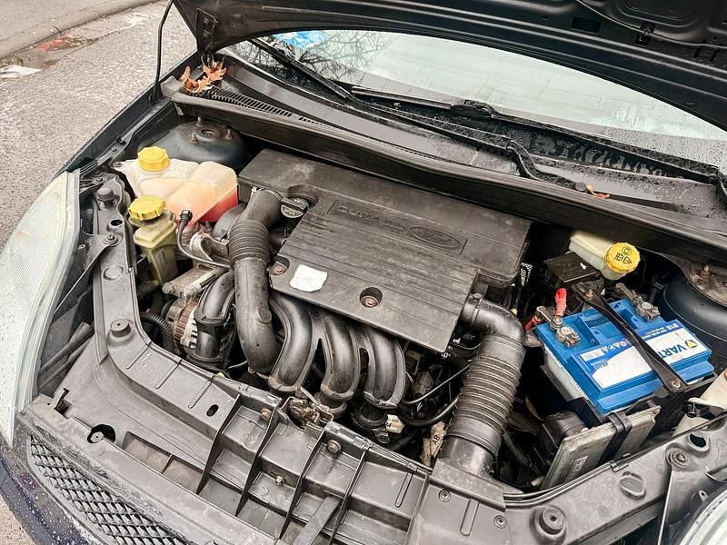 Gebraucht Ford Fiesta 80 PS (58 kW) 2005 Blau Kleinwagen