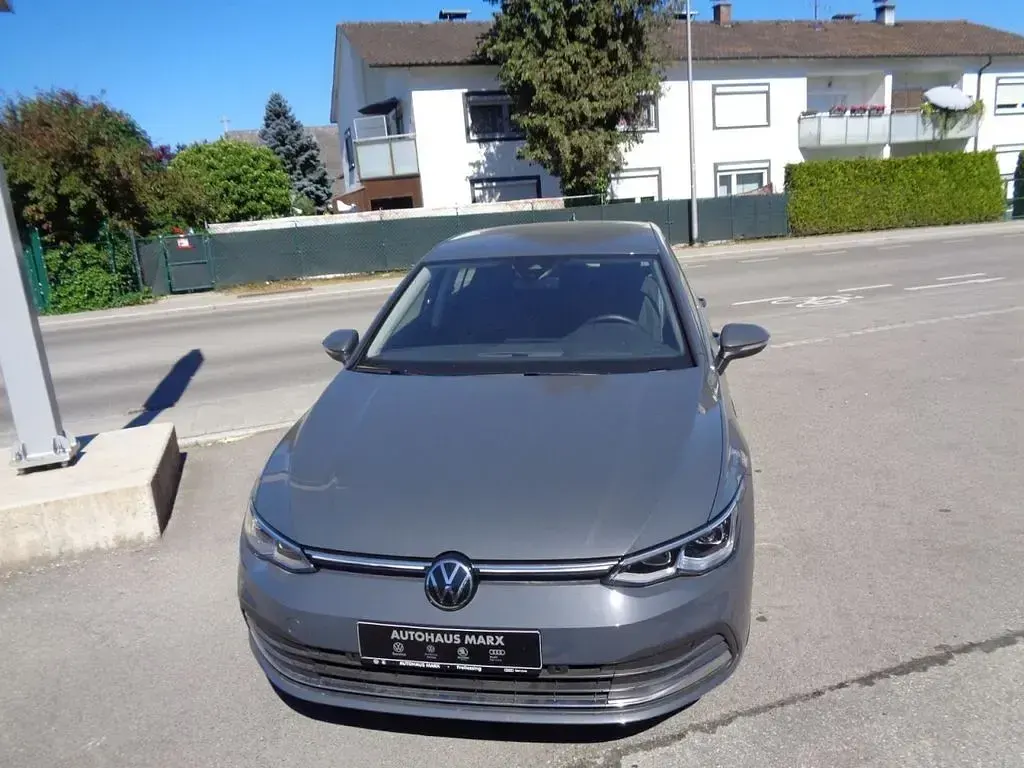 Gebraucht VW Golf VIII Style 150 PS (110 kW) 2023 Grau Limousine