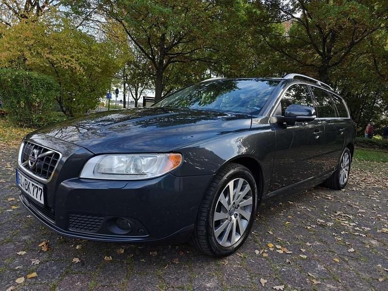 Grau Gebraucht 2011 Volvo V70 Kombi | 6.499 € - Bild 1/4