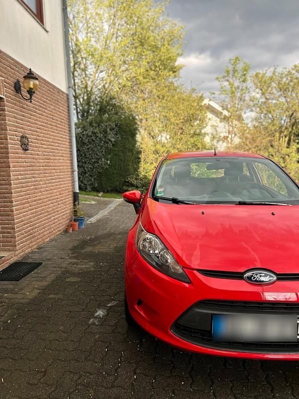 Gebraucht Ford Fiesta 60 PS (44 kW) 2010 Rot Kleinwagen
