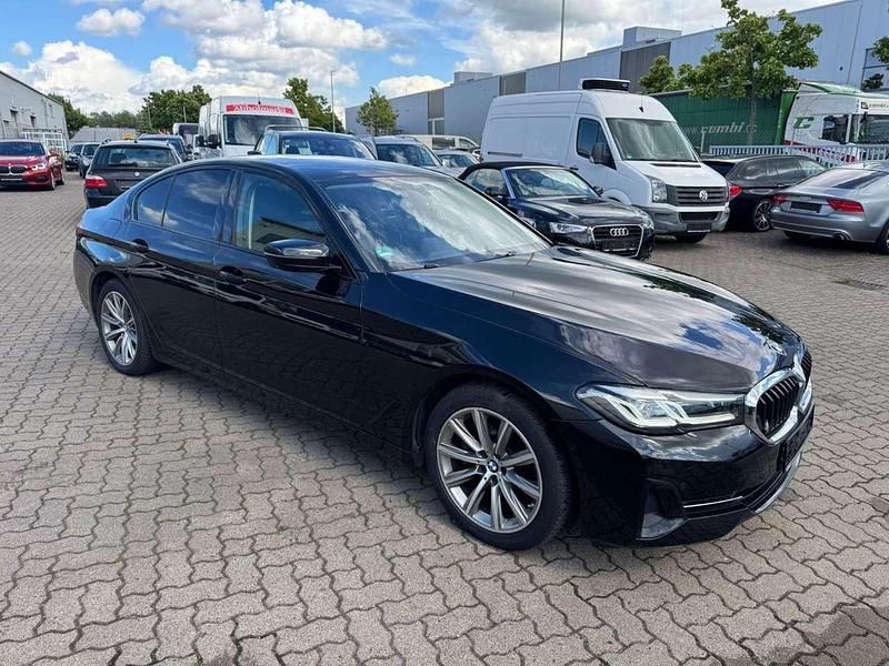 Gebraucht BMW 520 190 PS (139 kW) 2023 Black sapphire metallic Limousine