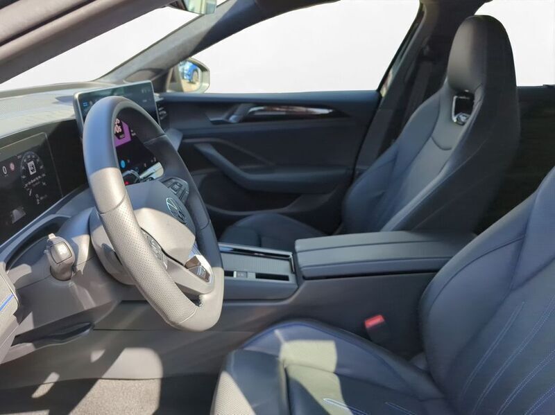 Gebraucht VW Passat R-line 150 PS (110 kW) 2024 Schwarz Kombi