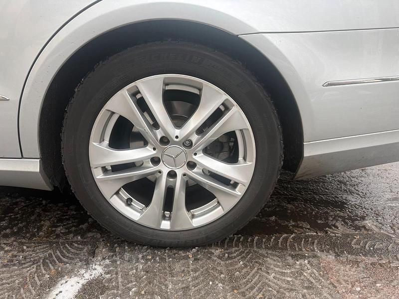 Second-hand Mercedes E200 184 CP (135 kW) 2010 Argintiu Berlinǎ