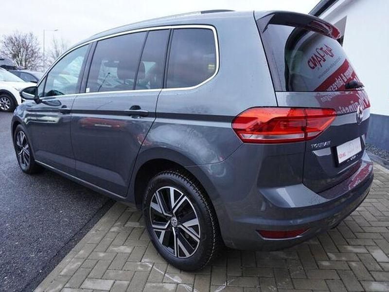 Gebraucht VW Touran Highline 150 PS (110 kW) 2020 Grau Van / Kleinbus