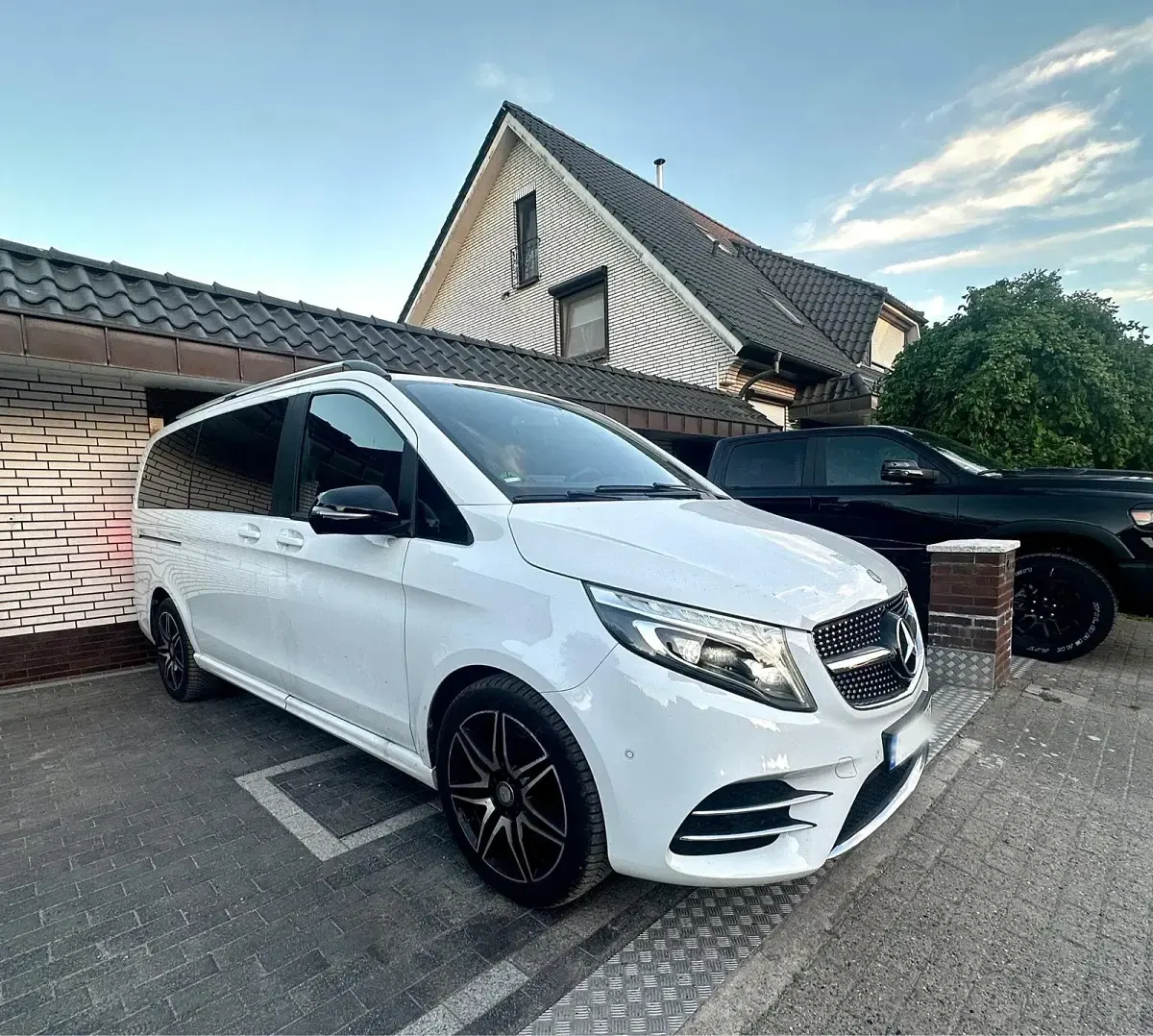 Gebraucht Mercedes V250 AMG line 2017 Weiß Van / Kleinbus