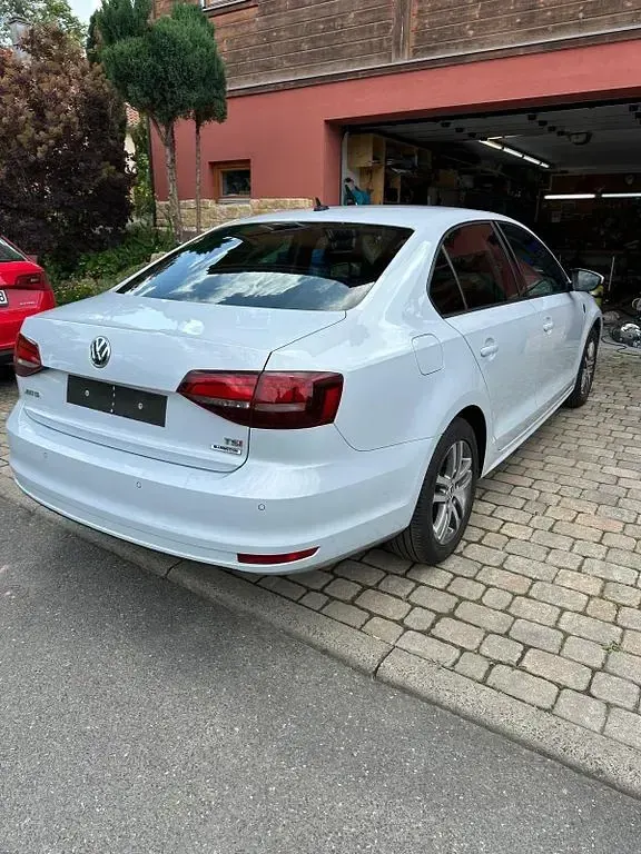 Gebraucht VW Jetta 105 PS (77 kW) 2016 Weiß Limousine
