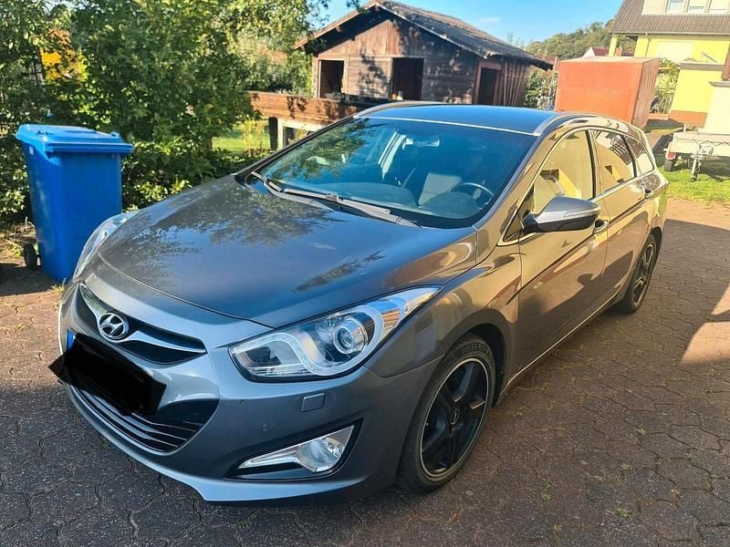 Grau Gebraucht 2014 Hyundai i40 Style Kombi | 5.500 € (Superpreis) - Bild 1/4