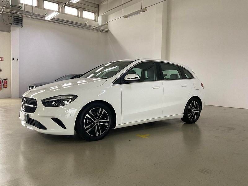 Gebraucht Mercedes B200 163 PS (119 kW) 2024 Unilack polarweiß Van / Kleinbus