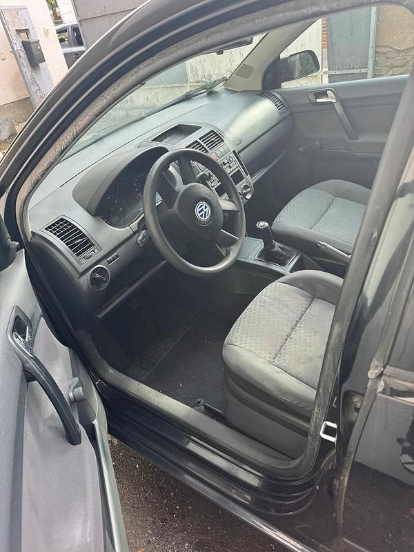 Second-hand VW Polo 64 CP (47 kW) 2003 Negru Hatchback