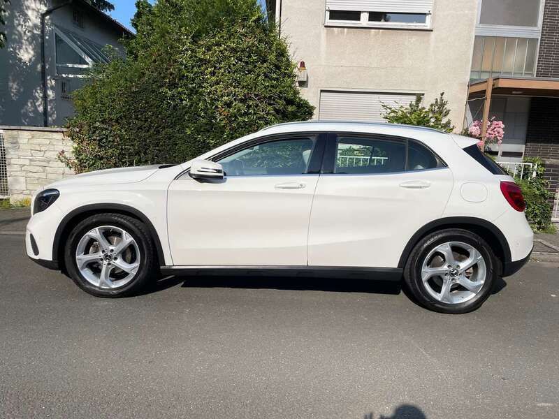 Weiß Gebraucht 2018 Mercedes GLA180 SUV | 21.000 € (Fairer Preis) - Bild 1/4