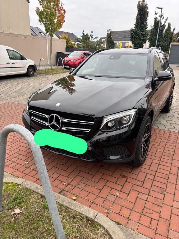Schwarz Gebraucht 2016 Mercedes GLC250 AMG line SUV | 22.900 € (Superpreis) - Bild 1/4