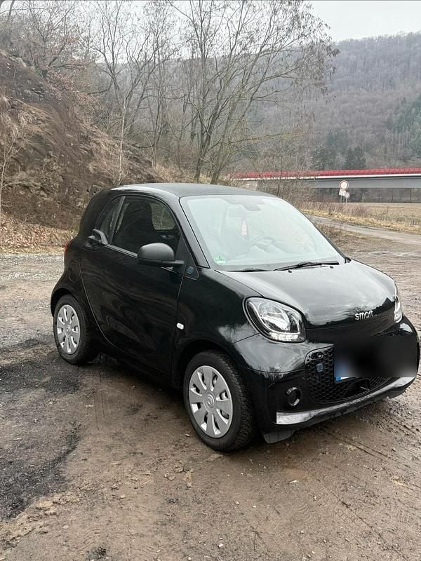 Schwarz Gebraucht 2021 Smart ForTwo Electric Drive Coupé | 8.699 € (Superpreis) - Bild 1/4