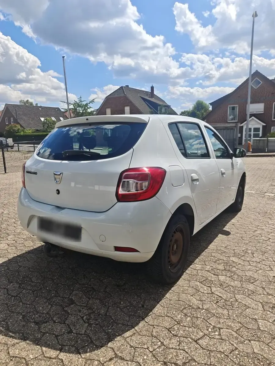 Gebraucht Dacia Sandero 90 PS (66 kW) 2014 Weiß Kleinwagen