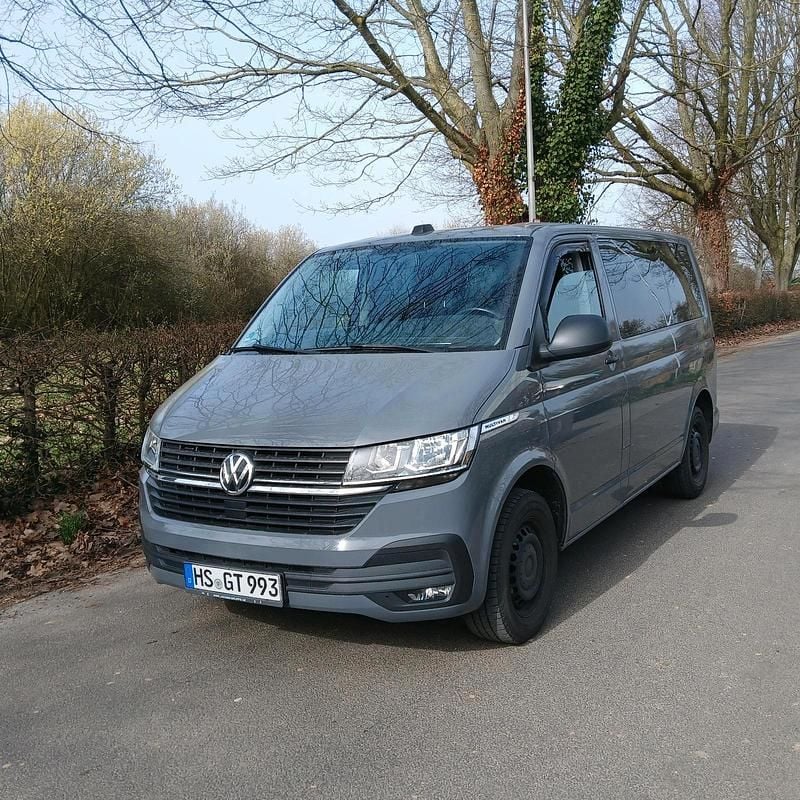 Gebraucht VW Multivan Family 150 PS (110 kW) 2021 Grau Van