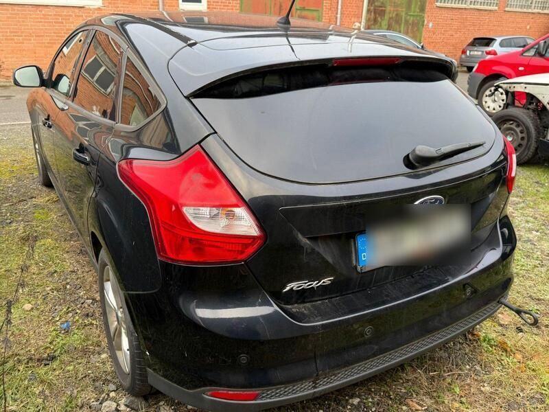 Schwarz Gebraucht 2011 Ford Focus Kleinwagen | 1.200 € - Bild 1/4