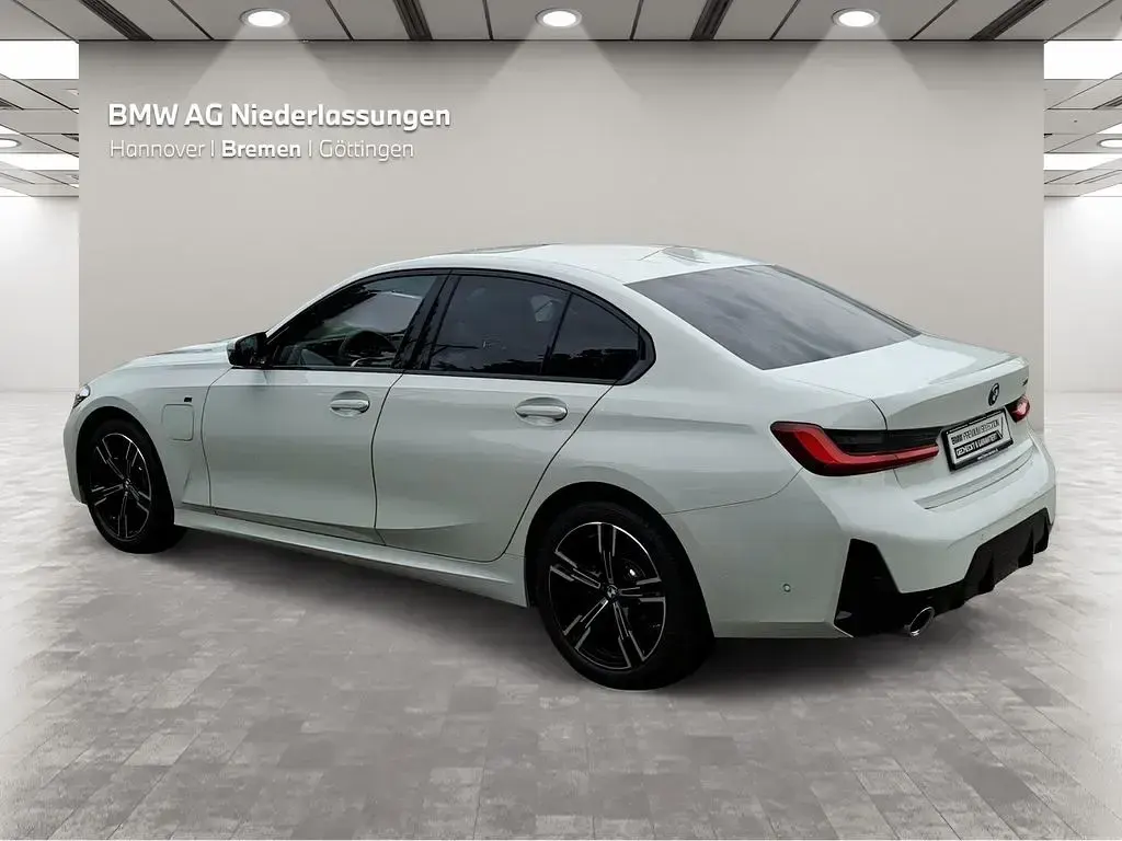 Gebraucht BMW 330 M Sport 292 PS (214 kW) 2025 Weiß Limousine