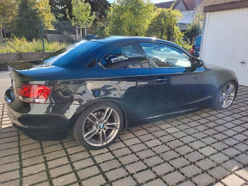 Gebraucht BMW 120 Sport Line 177 PS (130 kW) 2012 Schwarz Kleinwagen