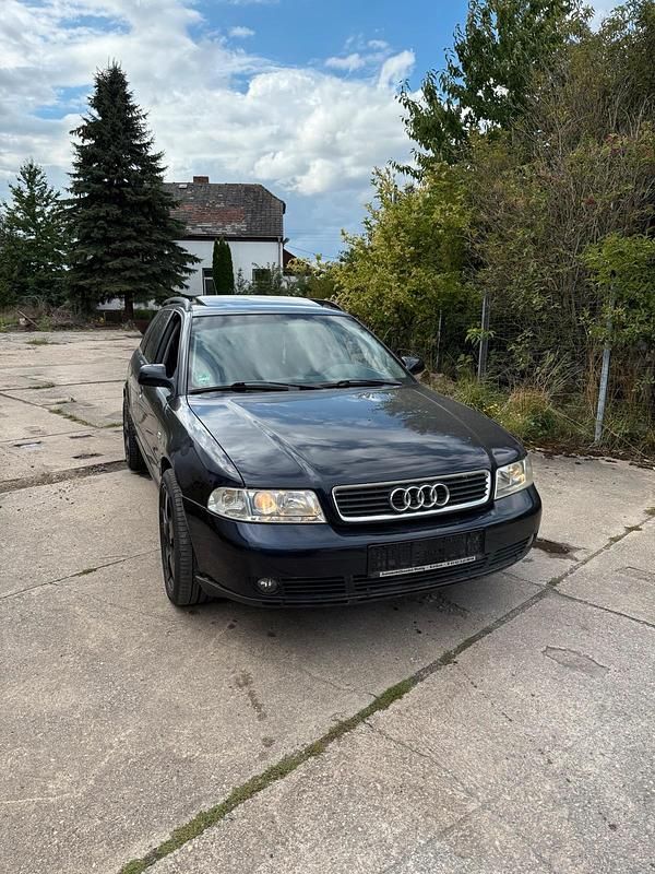 Blau Gebraucht 1999 Audi A4 Kombi | 1.200 € (Superpreis) - Bild 1/4