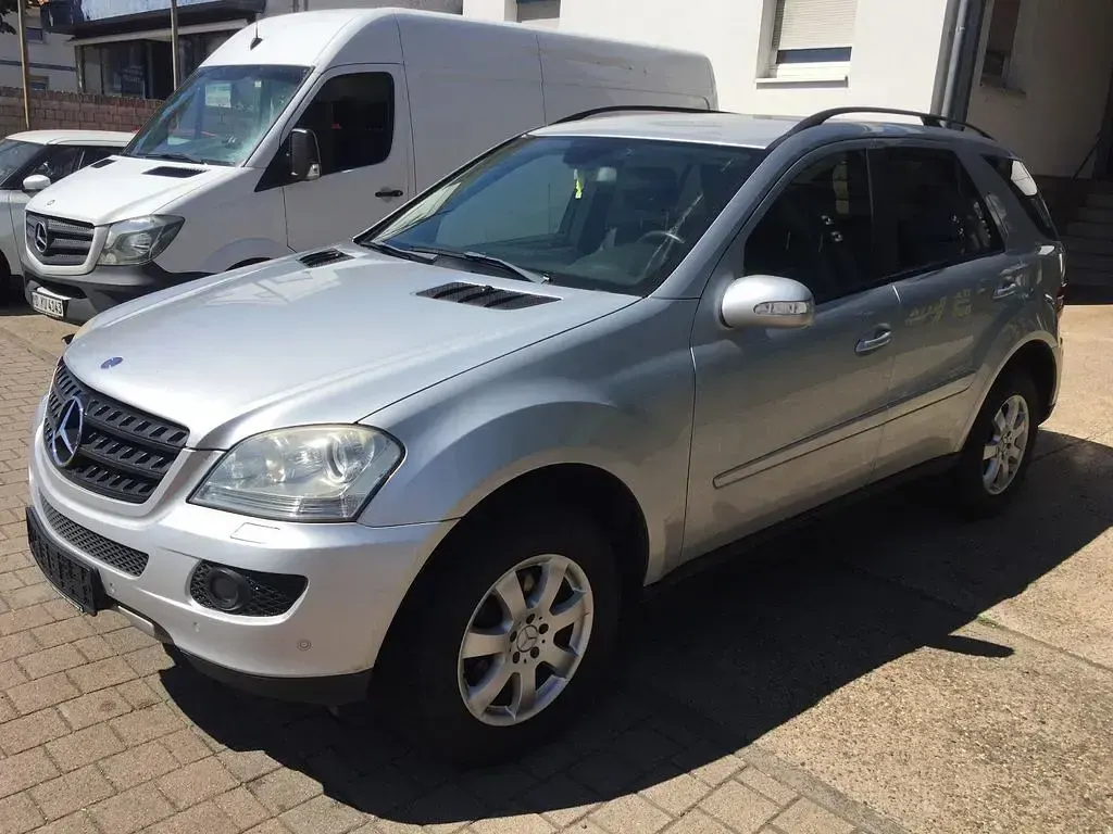 Gebraucht Mercedes ML320 224 PS (164 kW) 2007 Silber SUV