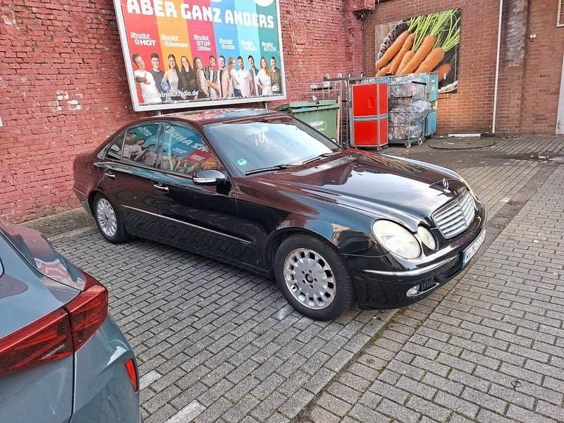 Gebraucht Mercedes E200 Elegance 122 PS (89 kW) 2004 Schwarz Limousine