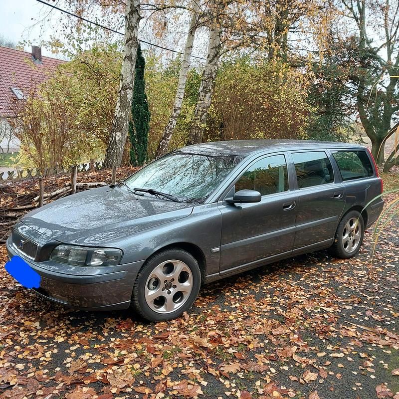 Grau Gebraucht 2004 Volvo V70 Kombi | 1.800 € (Fairer Preis) - Bild 1/4
