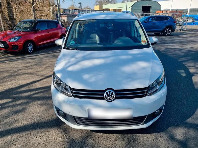 Gebraucht VW Touran Edition 105 PS (77 kW) 2014 Weiß Van / Kleinbus