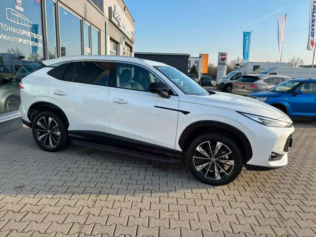 Neu MG HS Luxury 224 PS (164 kW) 2026 Weiß SUV