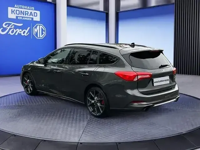 Begagnad Ford Focus ST 280 HK (205 kW) 2021 Grå Kombi
