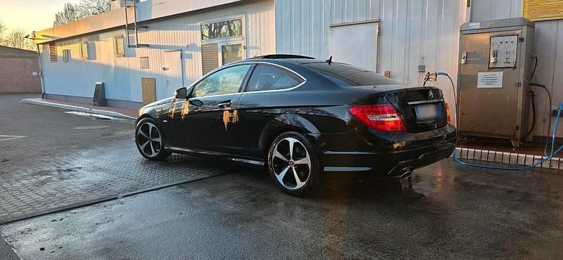 Gebraucht Mercedes 250 204 PS (150 kW) 2011 Schwarz Coupé