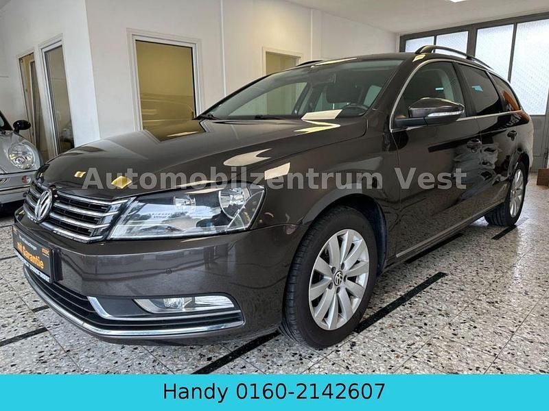Schwarz Gebraucht 2014 VW Passat Comfortline Kombi | 7.980 € (Fairer Preis) - Bild 1/4