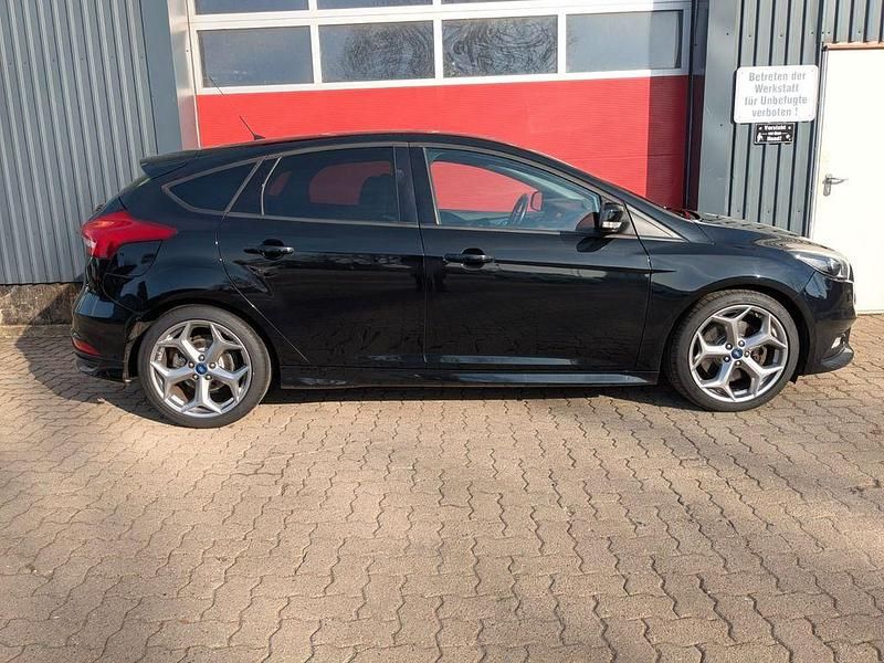 Gebraucht Ford Focus ST 250 PS (183 kW) 2016 Schwarz Limousine