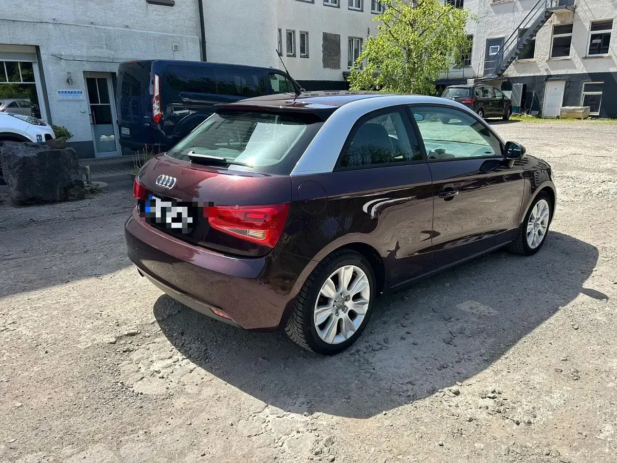 Gebraucht Audi A1 Attraction 86 PS (63 kW) 2011 Violet Kleinwagen