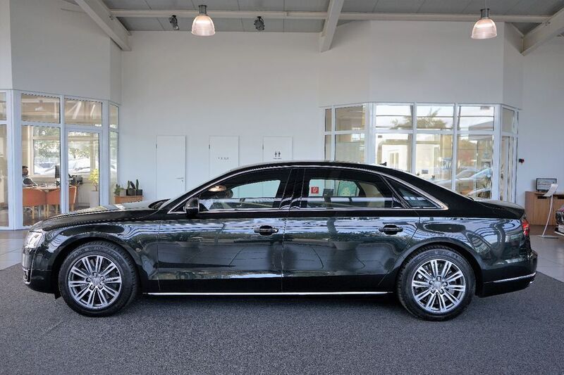Schwarz Gebraucht 2016 Audi A8L Limousine | 137.950 € - Bild 1/4