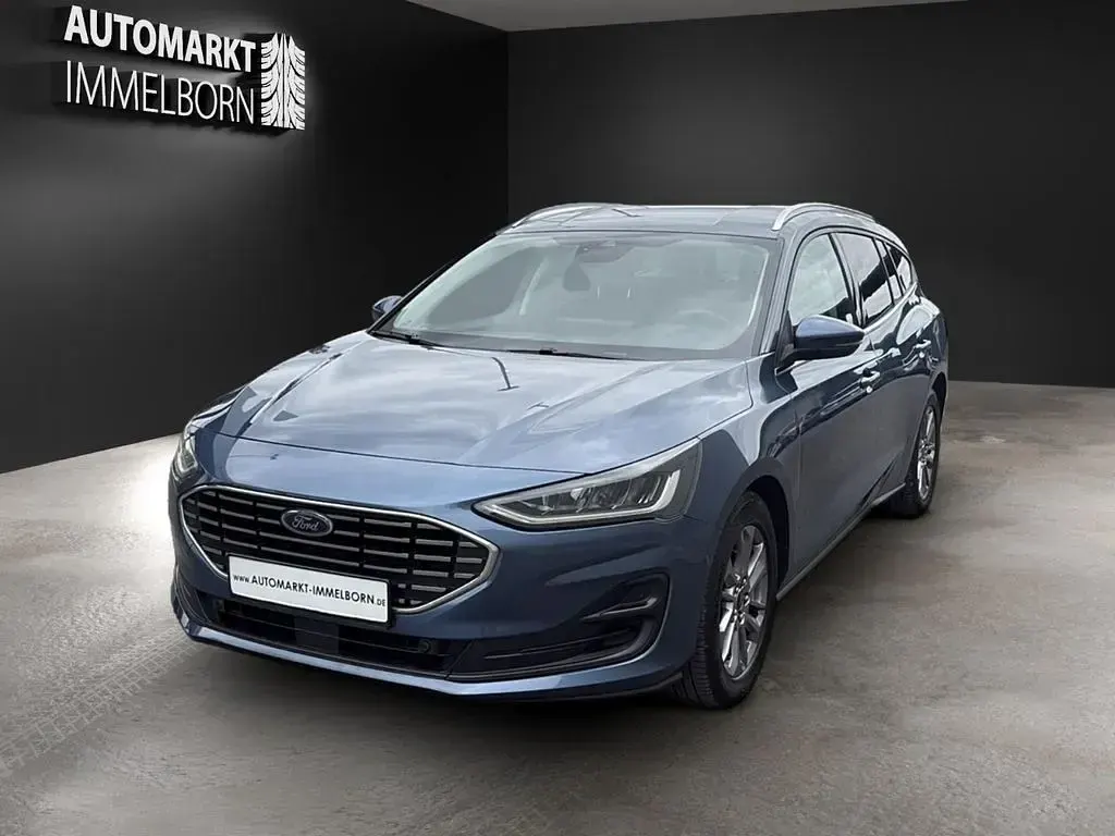 Gebraucht Ford Focus Titanium 116 PS (85 kW) 2023 Chrome blue (metallic) Kombi