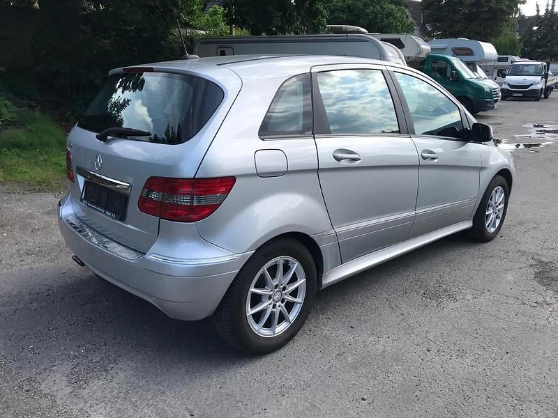 Silber Gebraucht 2009 Mercedes B200 Van / Kleinbus | 3.990 € (Guter Preis) - Bild 1/4