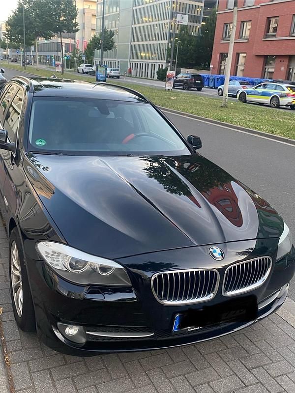 Schwarz Gebraucht 2013 BMW 520 Kombi | 8.000 € (Superpreis) - Bild 1/4