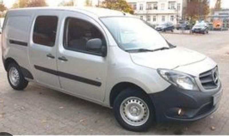 Silber Gebraucht 2017 Mercedes Citan 111 Van / Kleinbus | 7.700 € (Etwas zu teuer) - Bild 1/4