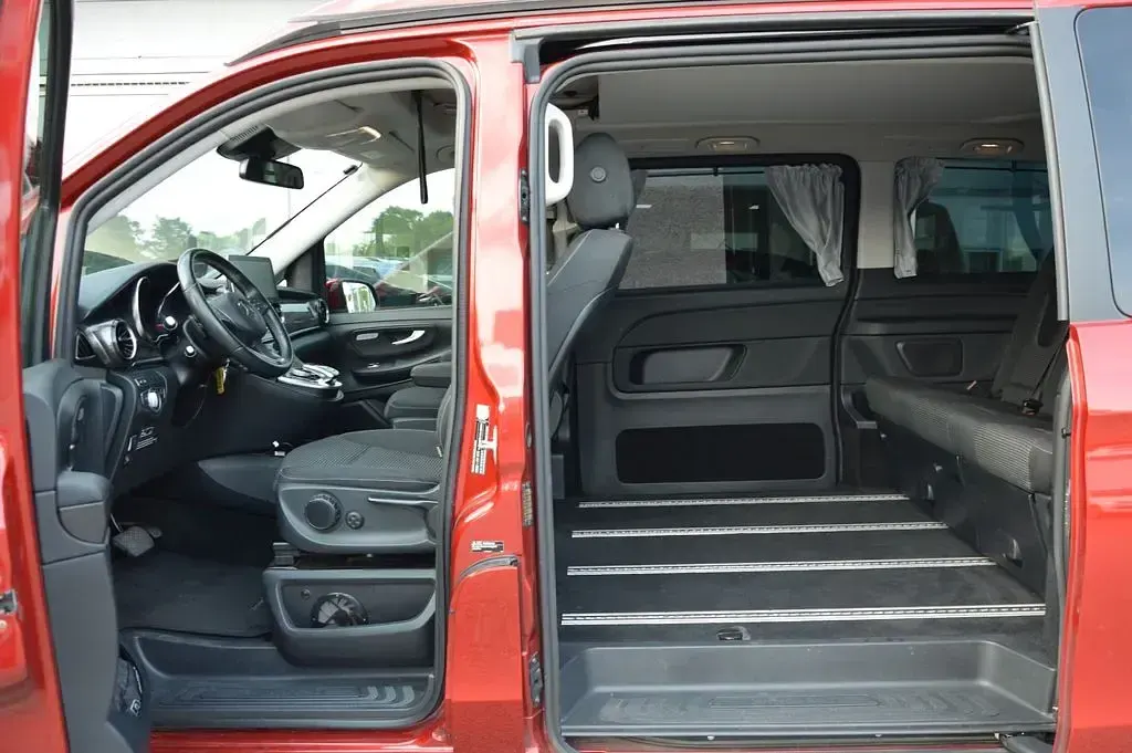 Gebraucht Mercedes V220 Edition 163 PS (119 kW) 2020 Hyazinthrot Van / Kleinbus