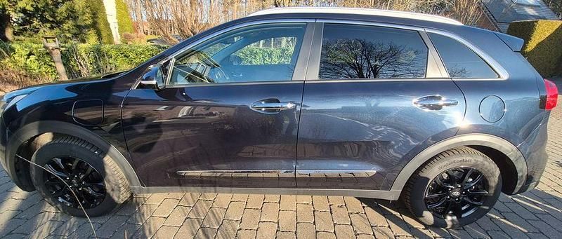 Gebraucht Kia Niro Spirit 141 PS (103 kW) 2018 Blau SUV