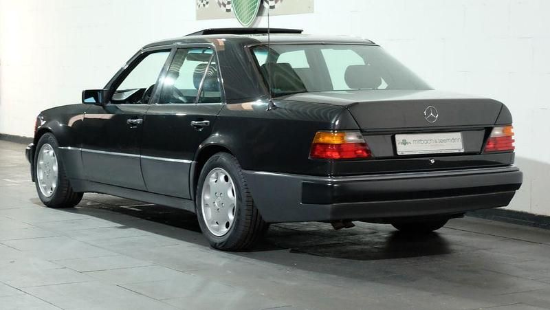 Gebraucht Mercedes E500 320 PS (235 kW) 1993 Schwarz Limousine