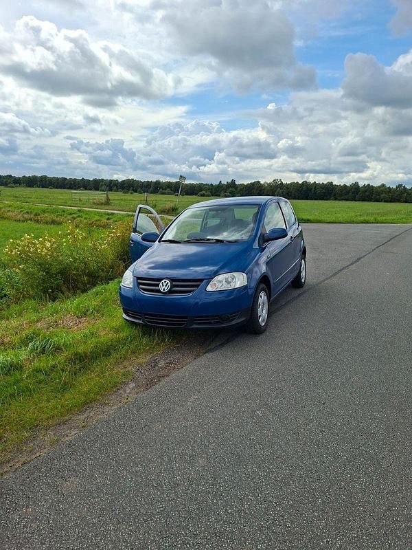 Blau Gebraucht 2005 VW Fox Kleinwagen | 1.800 € (Fairer Preis) - Bild 1/4